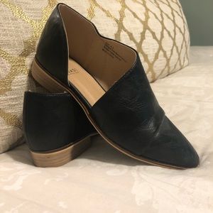 Black, cut-out flats